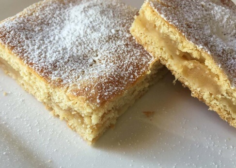 Gedeckter Apfelkuchen