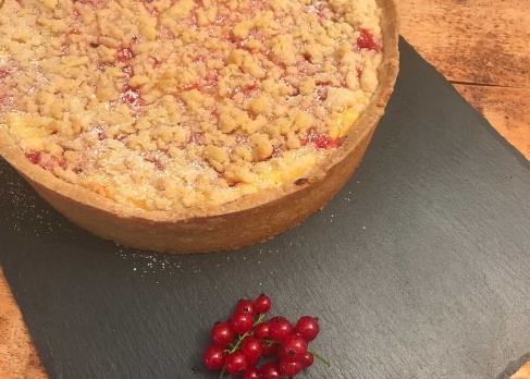 Topfen – Ribiseltorte mit Streusel