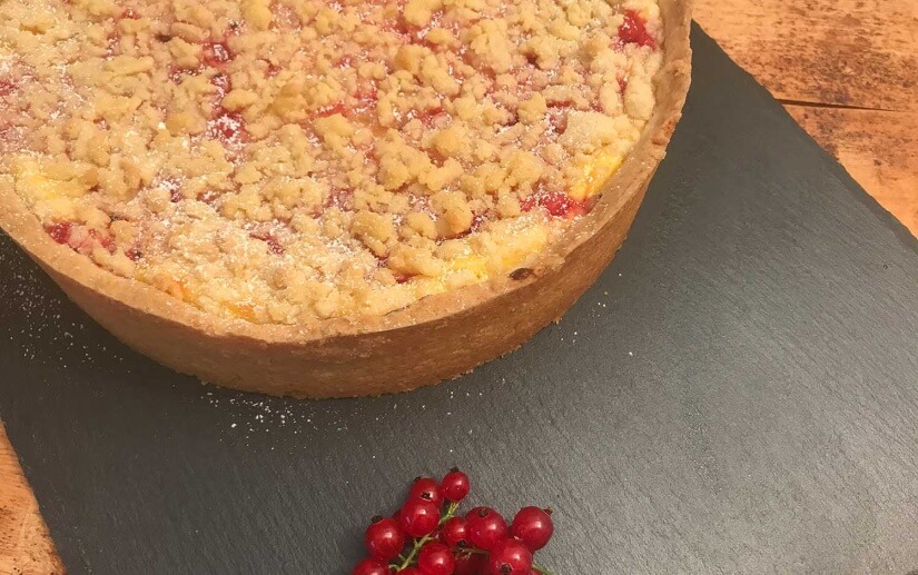 Topfen-Ribisel-Torte mit Streusel
