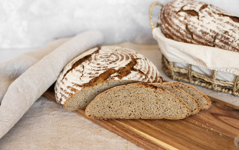 Würziges Roggenbrot mit Sauerteig - Backen mit Christina