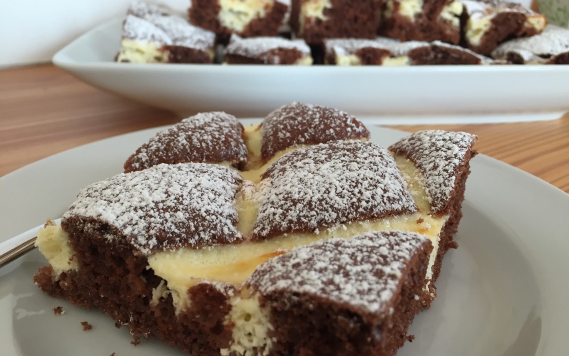 Ein Kuchen in schwarz-weiß - Backen mit Christina