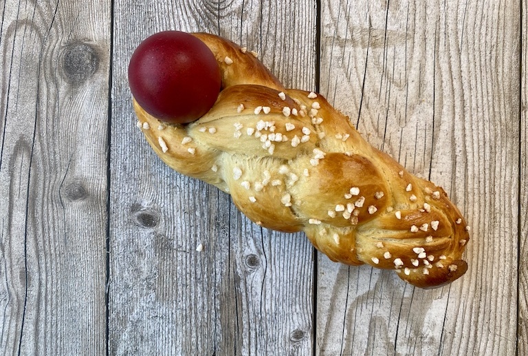 Viererzopf mit Osterei